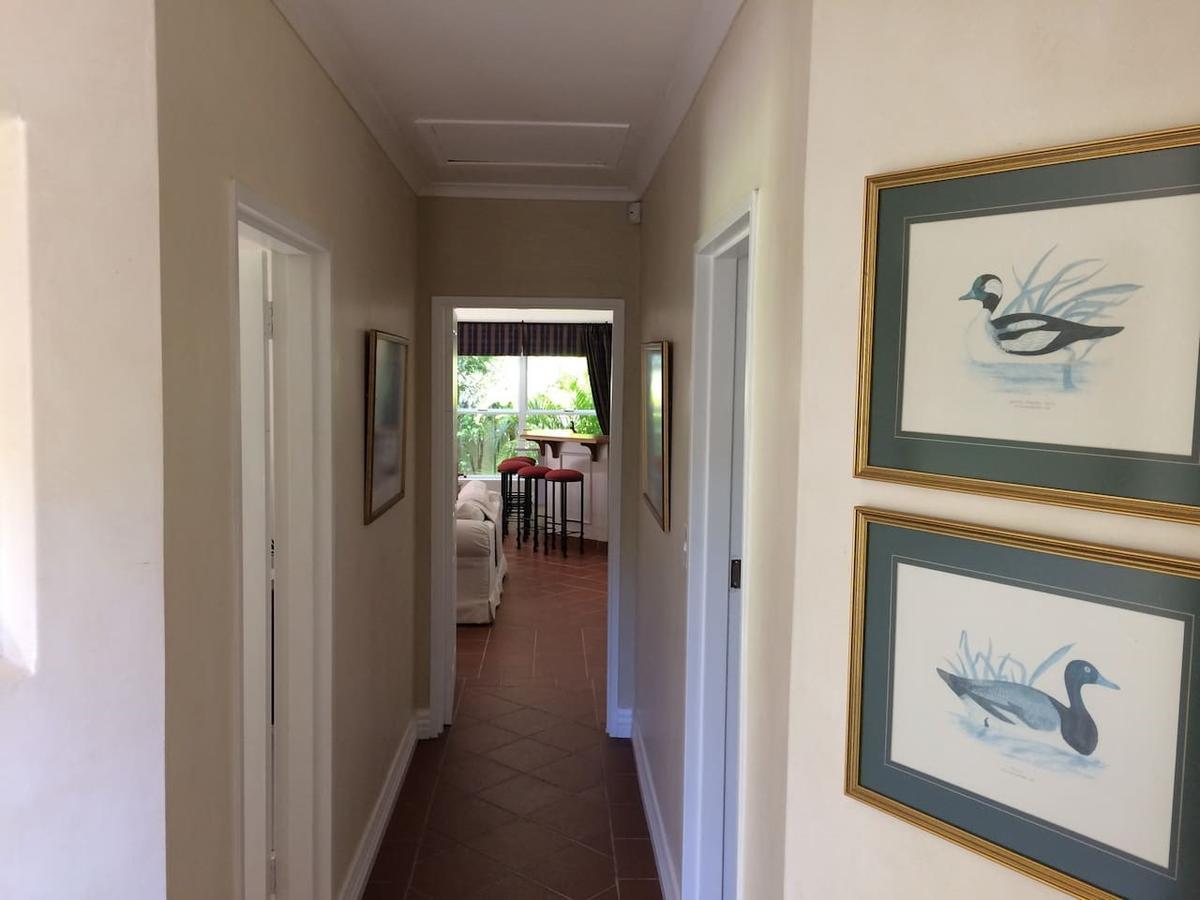 Camelot In Constantia Bed and Breakfast Kapstaden Exteriör bild