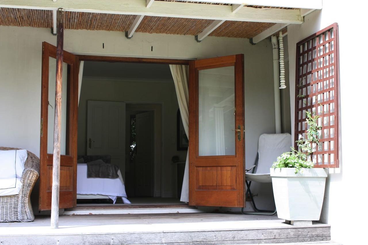 Camelot In Constantia Bed and Breakfast Kapstaden Exteriör bild