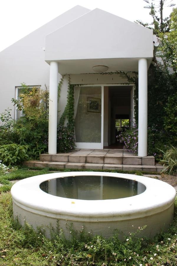 Camelot In Constantia Bed and Breakfast Kapstaden Exteriör bild